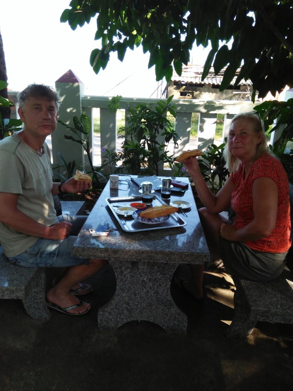 Nguyet Anh Guesthouse Lang Co Bagian luar foto