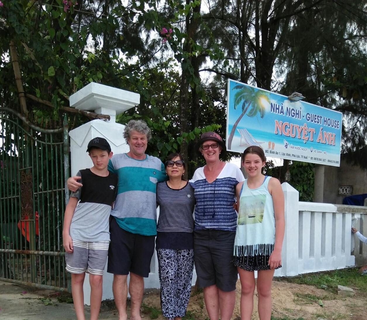 Nguyet Anh Guesthouse Lang Co Bagian luar foto